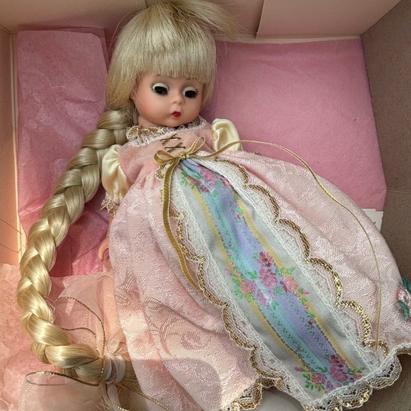 Madame Alexander Rapunzel Princess Doll in box - Picture 2 of 7
